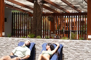 Terrace/patio - Quiet poolside room with patio in Tamarindo, self check-in (Tamarindo)