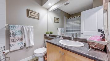 House, 4 Bedrooms, Patio | Bathroom