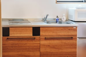 Private kitchen - SERINE OSAKA · 4th Floor | Dotonbori | 80 m² · 3LDK · 2 Bathrooms · 2 Toilets · Sleeps 11 | 1-minute walk to the Glico Sign (Osaka)