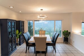 Dining - Mountain retreat hope - Where the mountain meets the sky (Hope)