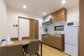 Fridge, microwave, stovetop, electric kettle - Miyabi (Fukuoka City Hakataku  Kamigofukumachi)