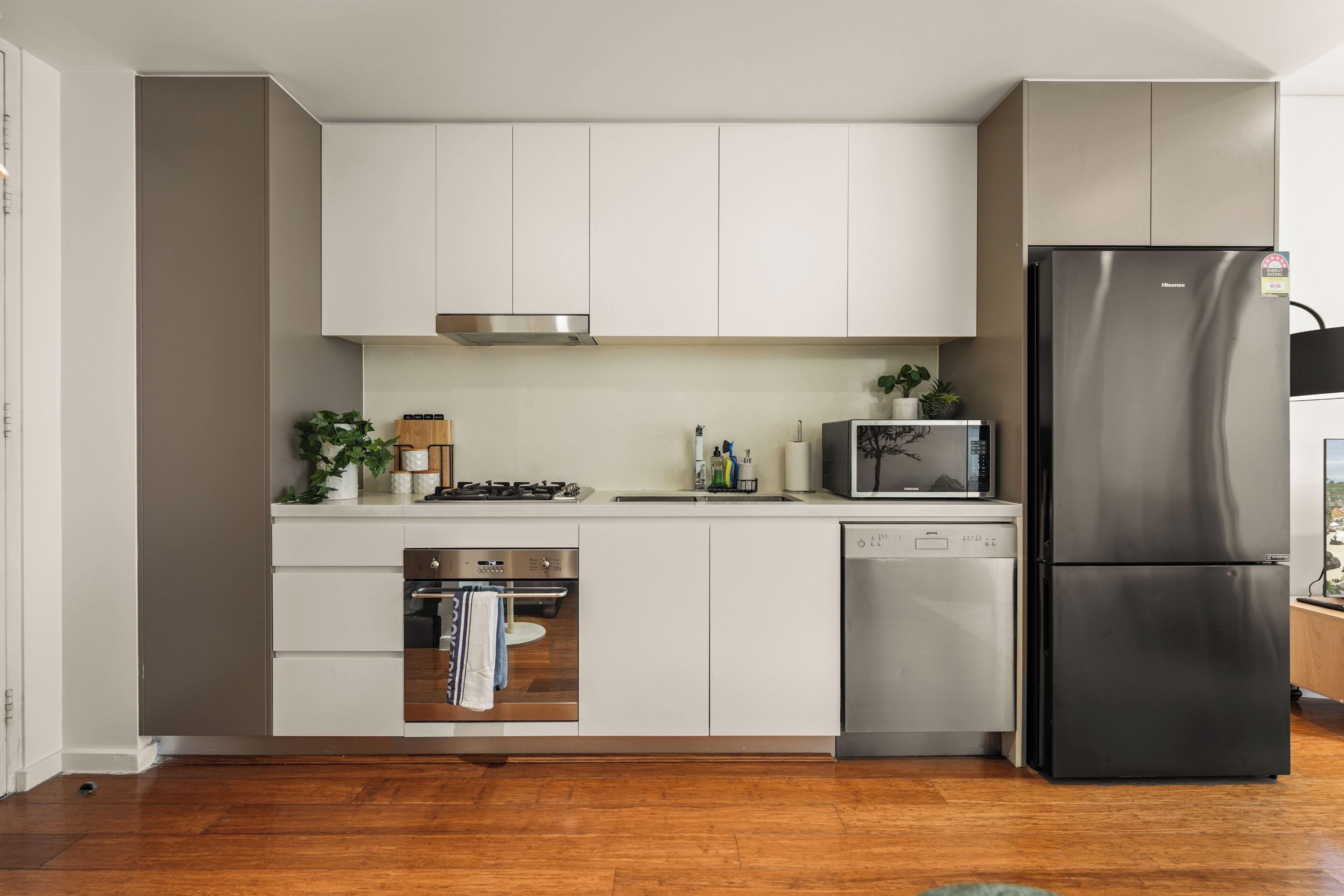 Fridge, microwave, oven, stovetop