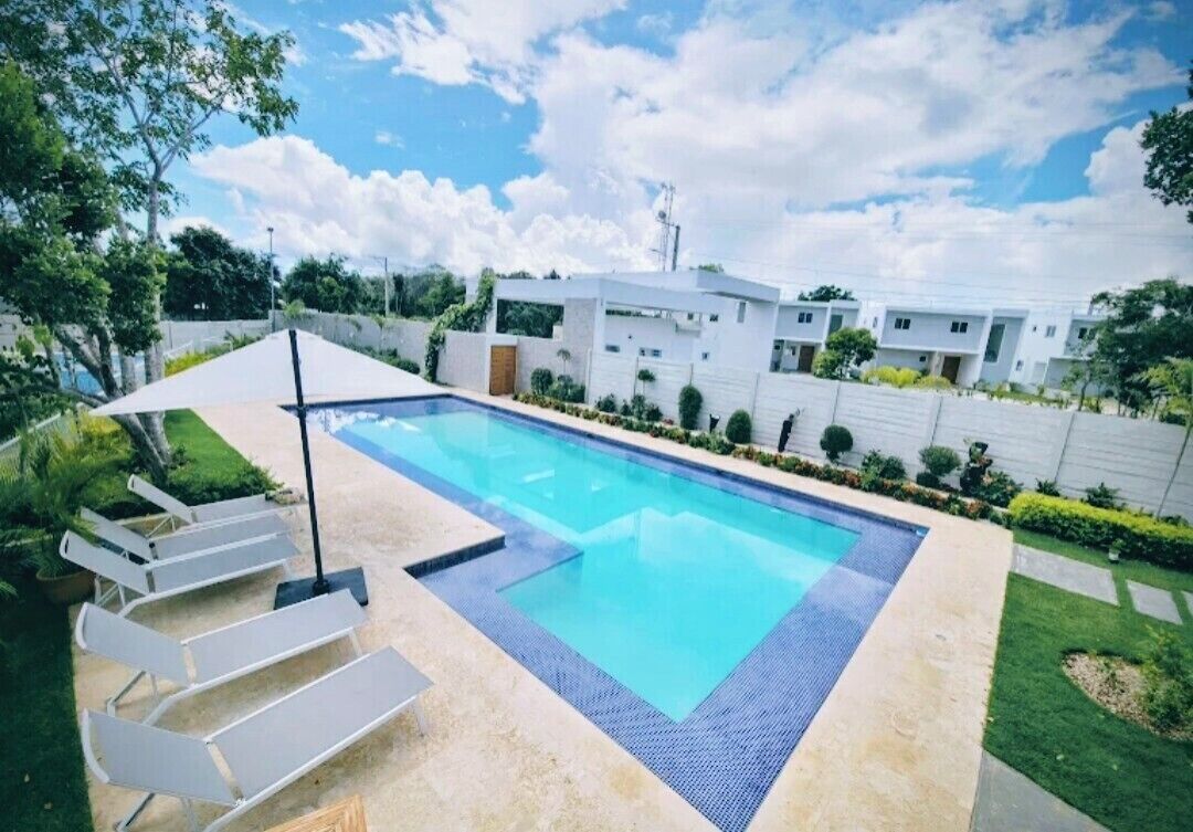 Outdoor pool, sun loungers