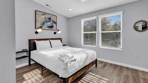 Comfort House, 3 Bedrooms, Terrace - Charlotte Luxury Homes (Charlotte)