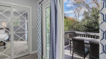 1705 Seigle Ave House | Balcony