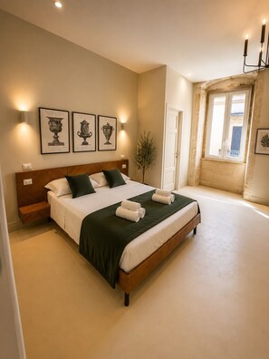 Deluxe Quadruple Room | In-room safe, desk, laptop workspace, blackout drapes - 4 Canti Rooms (Avola)