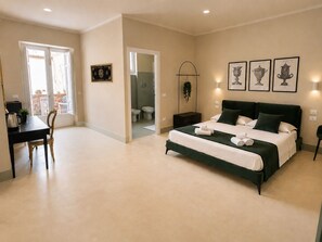 Deluxe Quadruple Room | In-room safe, desk, laptop workspace, blackout curtains - 4 Canti Rooms (Avola)