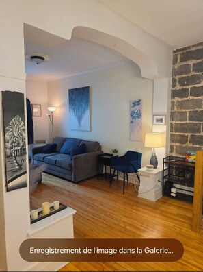 Living area - Vrbo Property (Montréal)