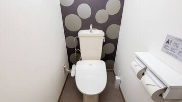 Standard Room, Non Smoking (808) | Bathroom