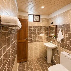 Deluxe Room | Bathroom - Aesquire Homestay by Trahes Haven (Bhimtal)