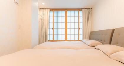 Direct train access to Dotonbori, Kuromon Market, USJ, Kyoto, Temmabashi, and White Cloud Guesthouse