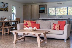 Living area - Hahei Getaway (Hahei)