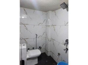 Deluxe Double Room | Bathroom | Shower, shampoo, toilet paper - Sambhav Home Stay (Ujjain)