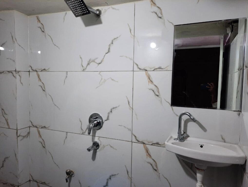 Deluxe Double Room | Bathroom | Shower, shampoo, toilet paper