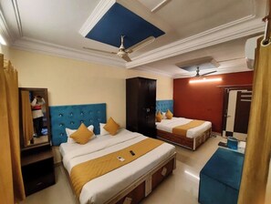 Desk, free WiFi - Sambhav Home Stay (Ujjain)