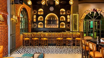 Bar (trong khuôn viên)