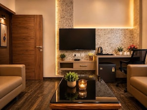 Junior Suite | Living area - Jaiswal Inn Manage By Jaiswal Junction (Sausar)