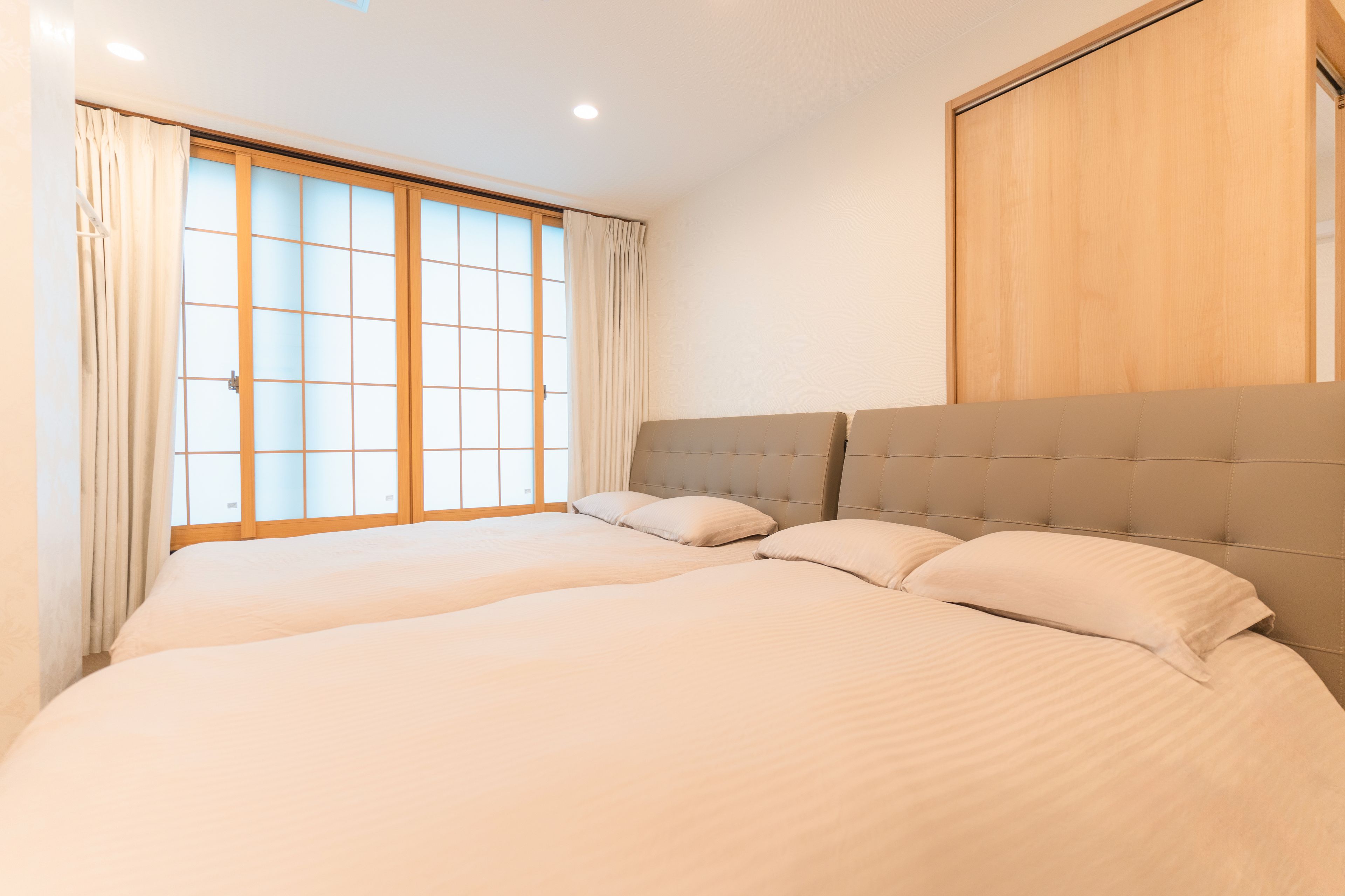 3 bedrooms, iron/ironing board, WiFi (free), bed sheets