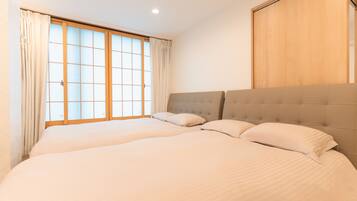 3 bedrooms, iron/ironing board, WiFi (free), bed sheets
