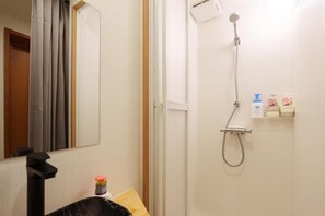 Dusche, Haartrockner, Bidet, Handtücher
