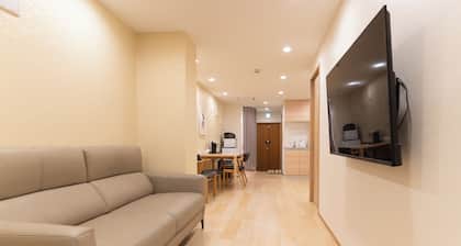 SERENE Osaka | 5-Min to Tenmabashi Station | 3F | 3BR, 2 Showers | Cherry Blossom Spot