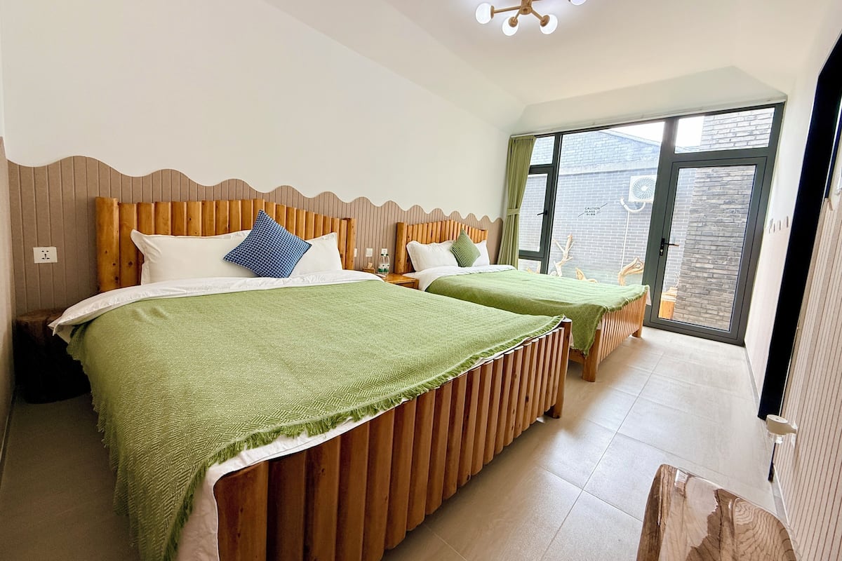 Comfort-Zweibettzimmer, eigenes Bad, Blick auf den Innenhof | Verdunkelungsvorhänge, kostenloses WLAN