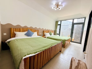 Comfort-Zweibettzimmer, eigenes Bad, Blick auf den Innenhof | Verdunkelungsvorhänge, kostenloses WLAN