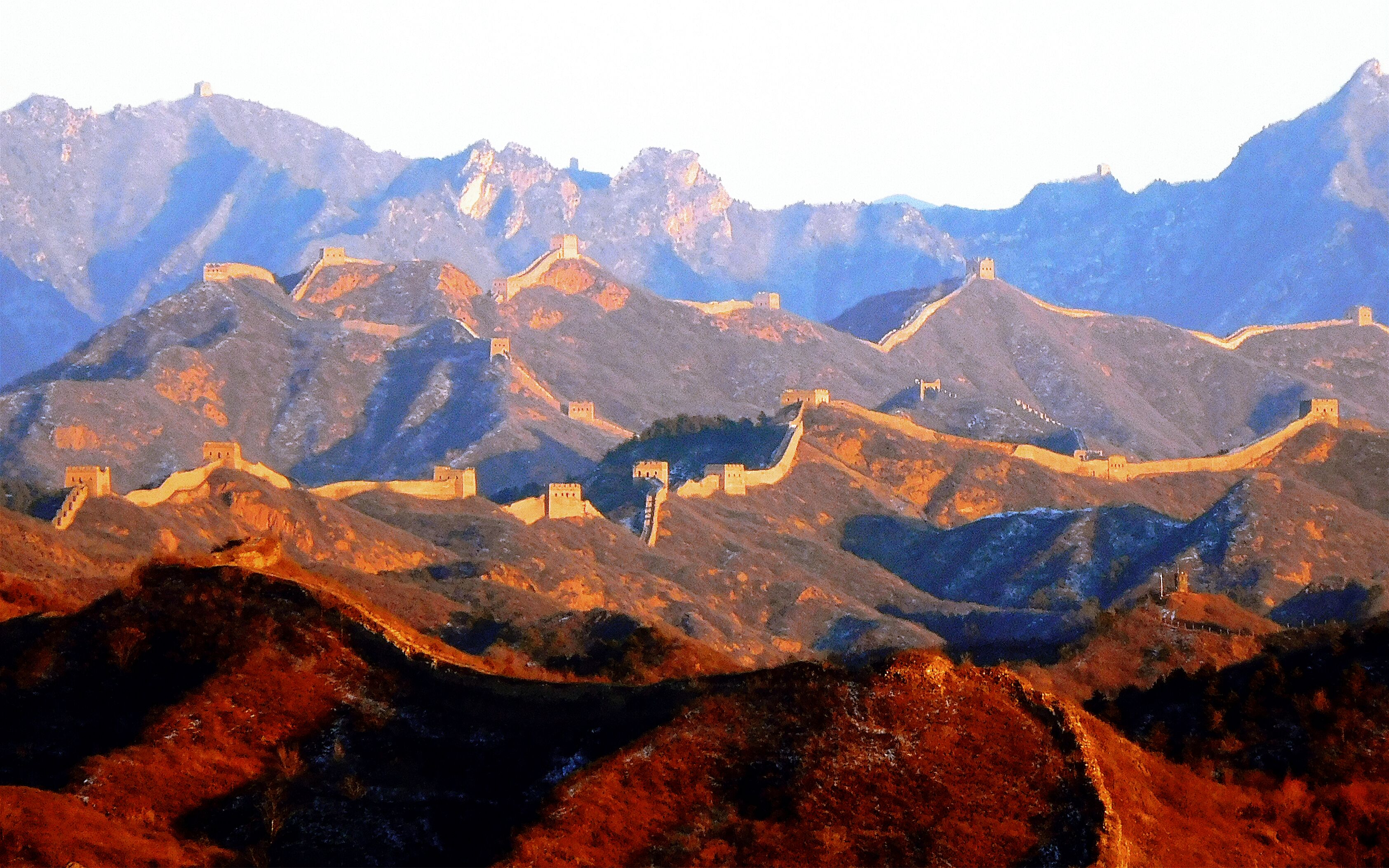 Un paysage montagneux caractérisé par une formation rocheuse en forme de mur imposante.