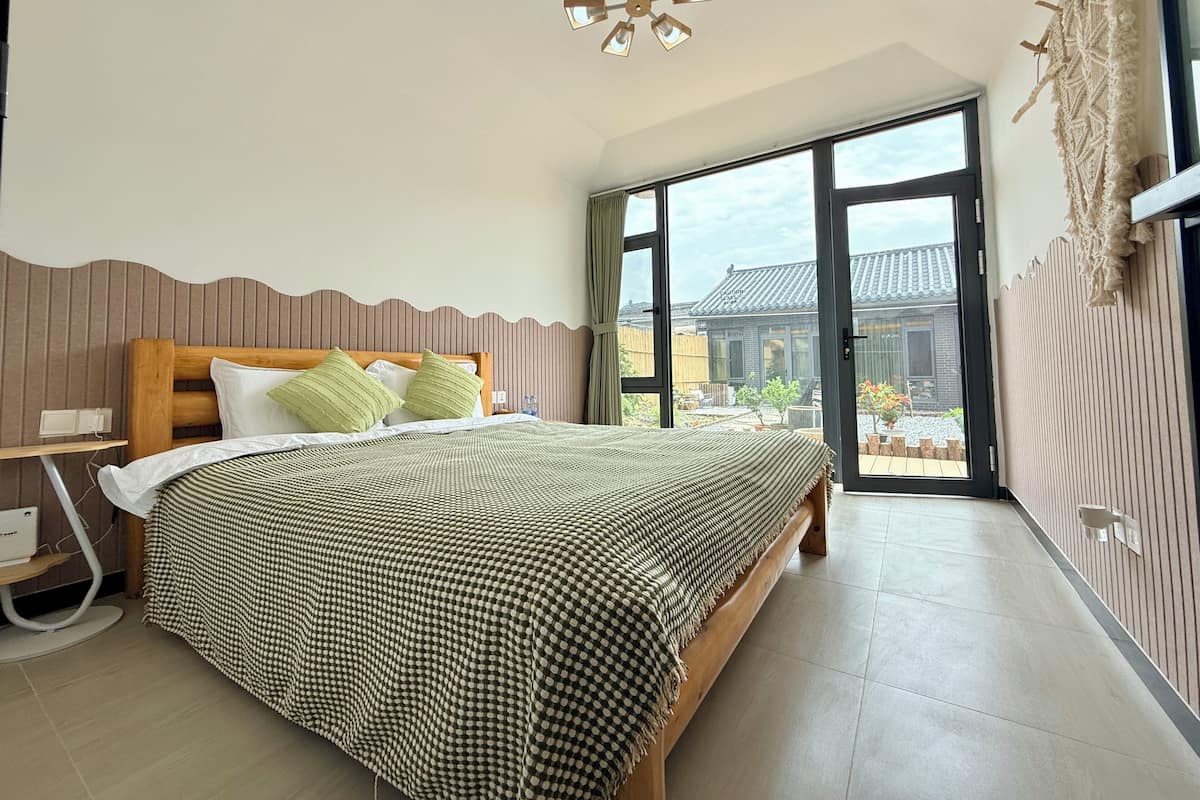 Comfort-Doppelzimmer, eigenes Bad, Blick auf den Innenhof | Verdunkelungsvorhänge, kostenloses WLAN