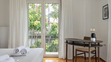 Apartment, 3 Bedrooms | Soundproofing, iron/ironing board, WiFi (free)