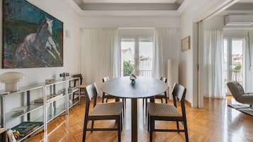 Apartment, 3 Bedrooms | Dining