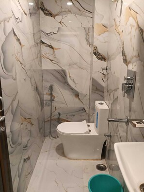 Standard Room | Bathroom | Shower, free toiletries, soap - Shiv Surya Palace  (Varanasi)