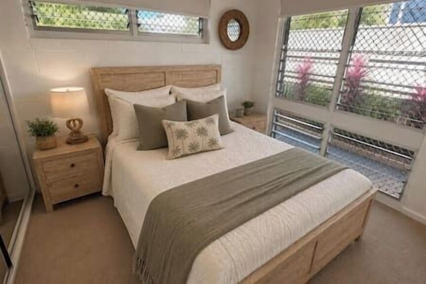 Coastal Hideaway At Kissing Point | Tropical 2br Unit - Vincent