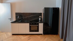 Luokittelematon kuva, 5 kautta 18, painike