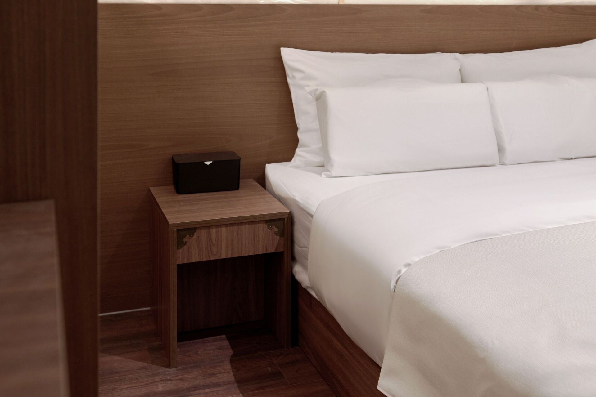 Signature Twin Room | Hypo-allergenic bedding available, WiFi (free), bed sheets