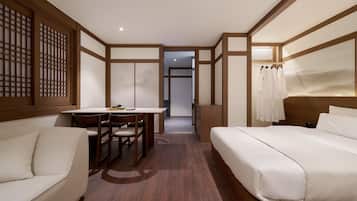 Hypo-allergenic bedding, free WiFi, bed sheets