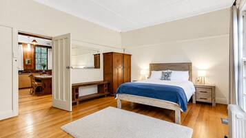 Iron/ironing board, WiFi (free), bed sheets