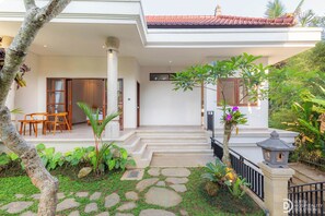 Deluxe Room, Kitchen | Terrace/patio