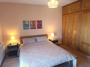 5 chambres, bureau, fer et planche à repasser, Wi-Fi gratuit