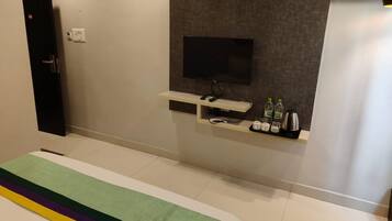 Quarto casal standard | Escrivaninha