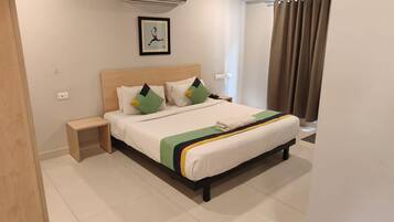 Quarto casal standard | Escrivaninha