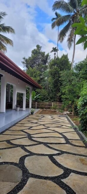 Property grounds - Thepu Villa Biophilic Wellness Sanctuary (Marathugoda)
