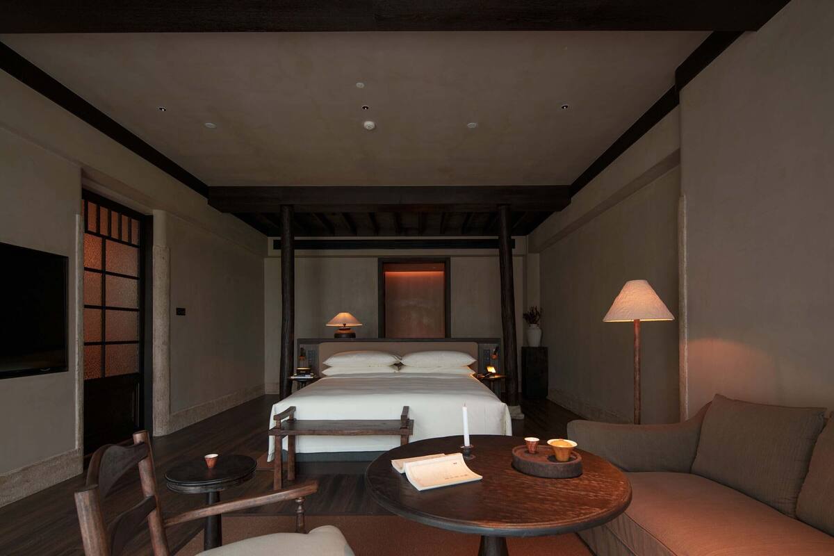 Luxury Suite, City View