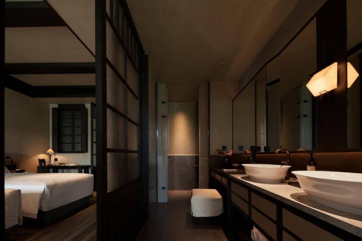 Superior Twin Room, City View