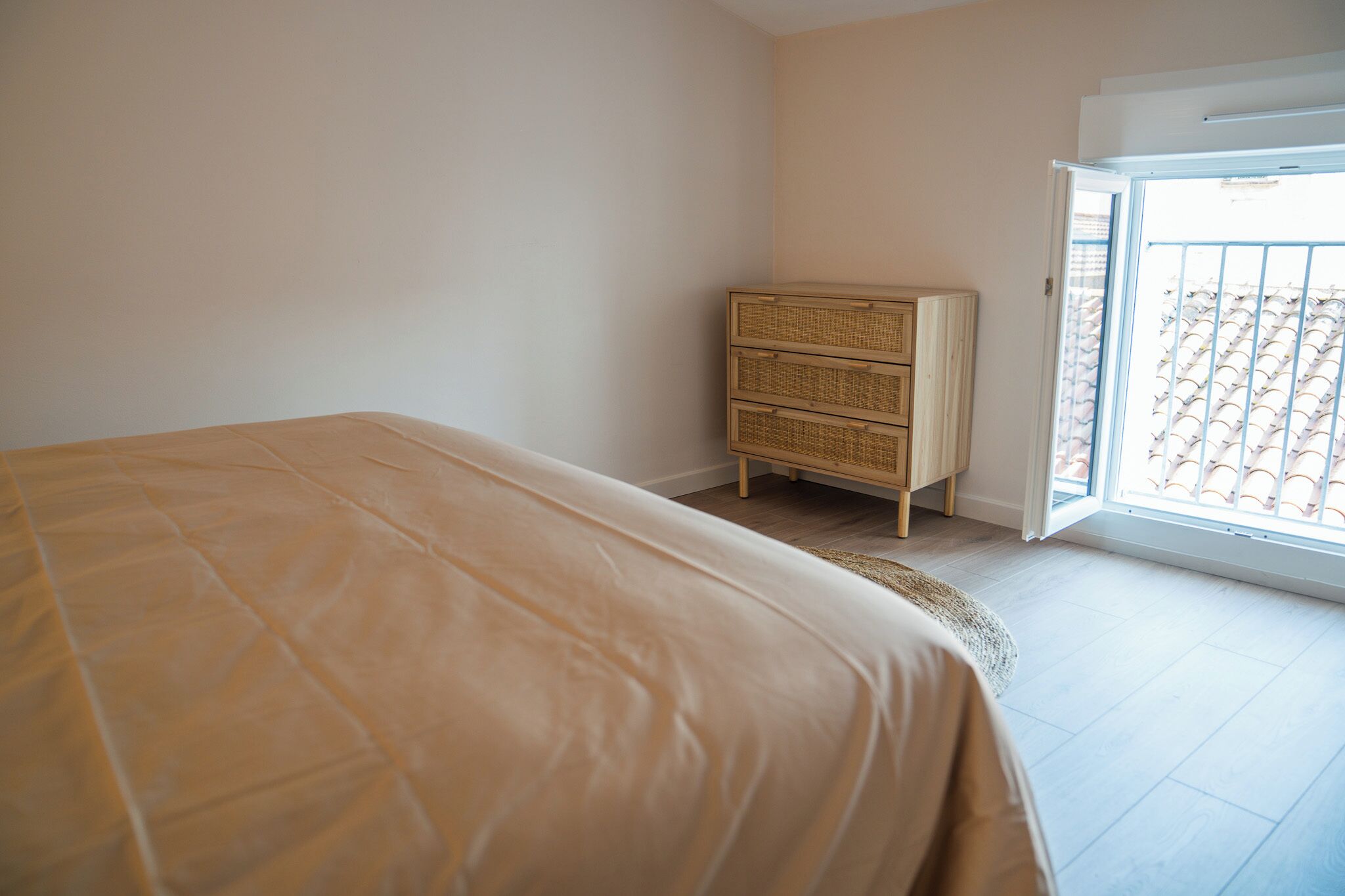 Iron/ironing board, Internet, bed sheets