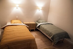 Bügeleisen/Bügelbrett, Internetzugang, Bettwäsche