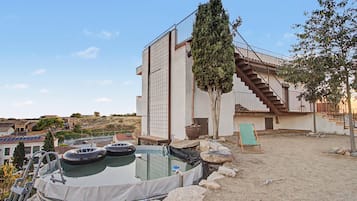 Bañera de hidromasaje al aire libre