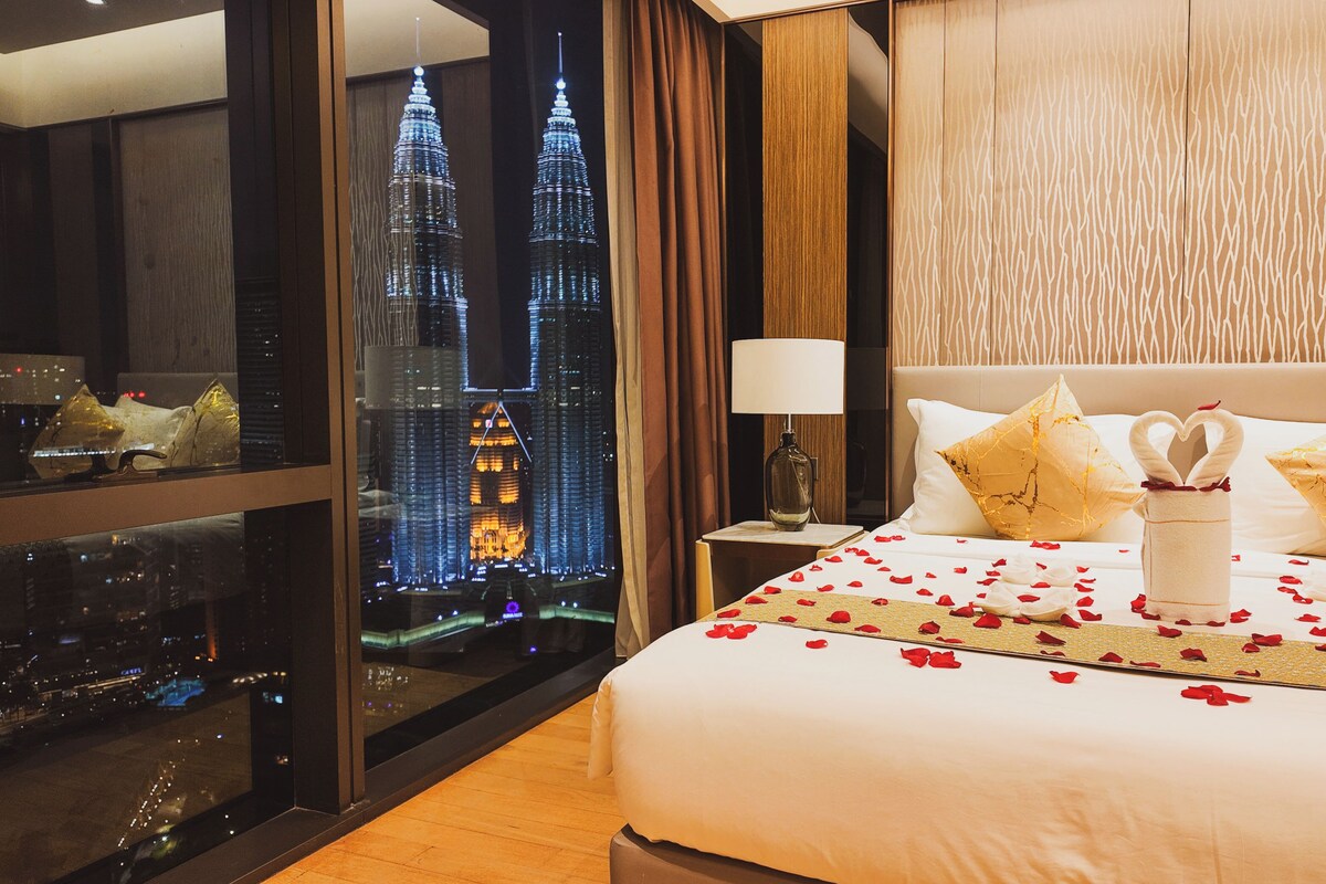 Standard Apartment, City View | Meja, ruang kerja komputer riba, kalis bunyi, seterika/papan seterika 