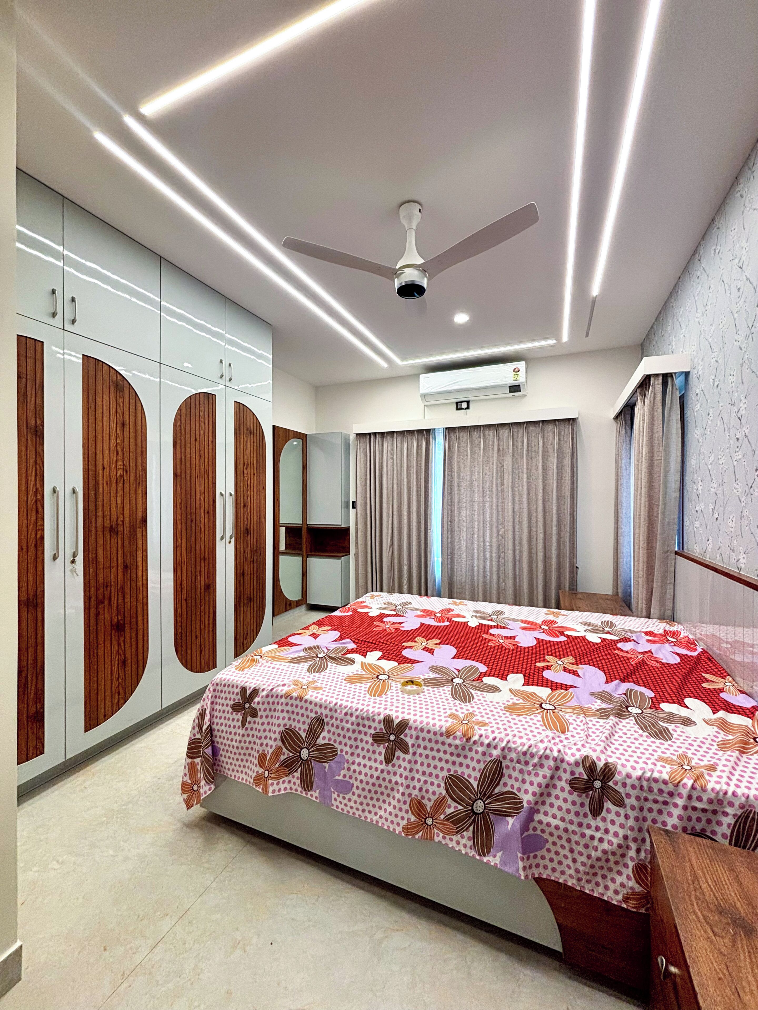 Classic Apartment | Desk, laptop workspace, free WiFi