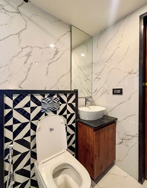 Classic Apartment | Bathroom | Shower, towels, soap, shampoo - Znorm Homes 2BHK at Sudarshan Enclave (Bengaluru)